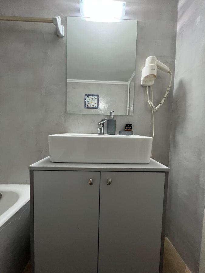 Agios Eleftherios Metro St. 2 Bedrms 4 Pers. Flat Atene Esterno foto